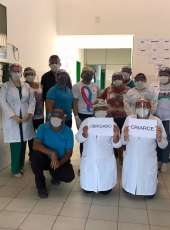 Trabalho voluntário produz máscaras de proteção para profissionais de saúde