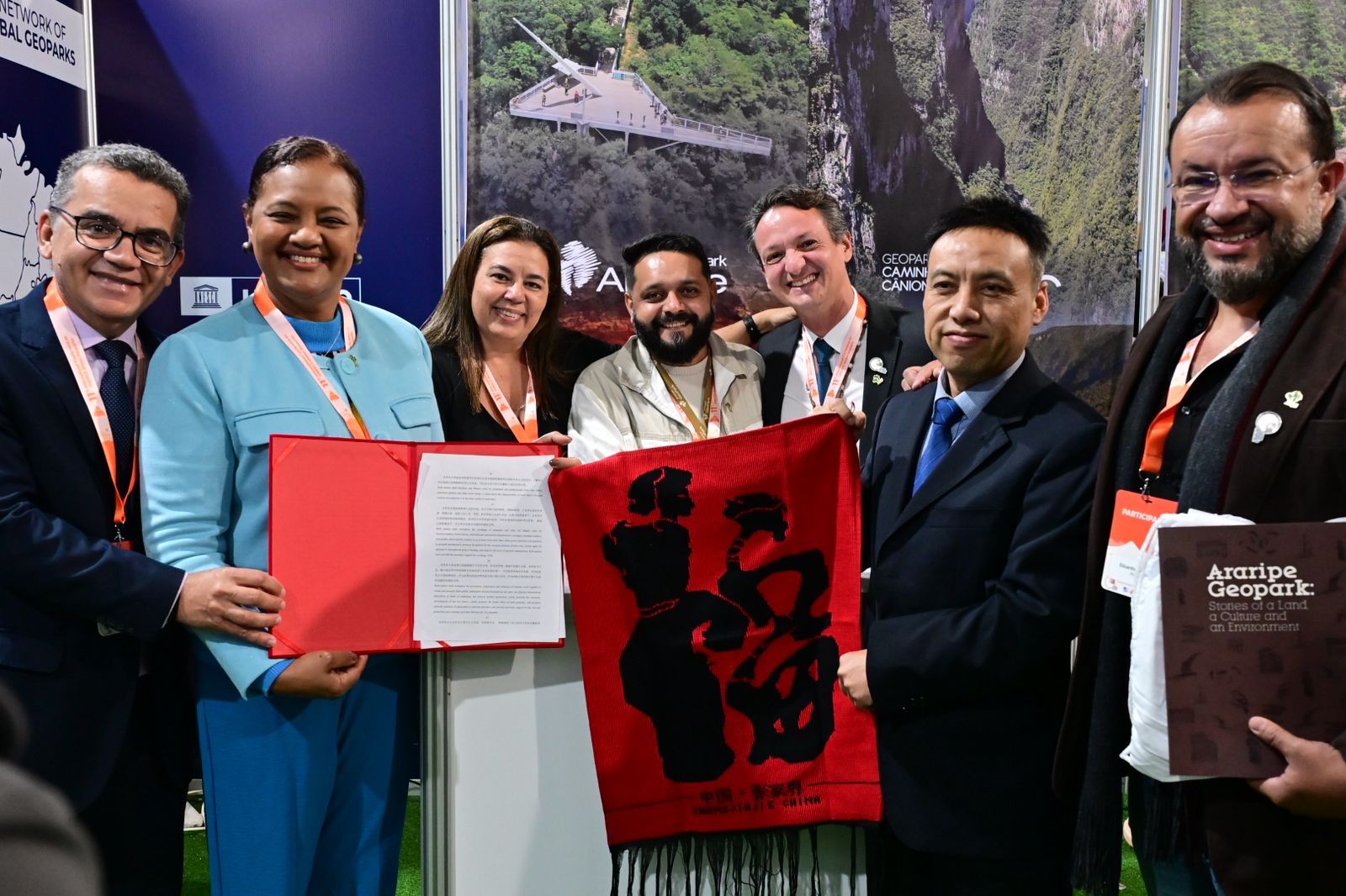 Governo do Ceará firma acordo de cooperação internacional entre Geoparks Araripe e Zhangjiajie (China)
