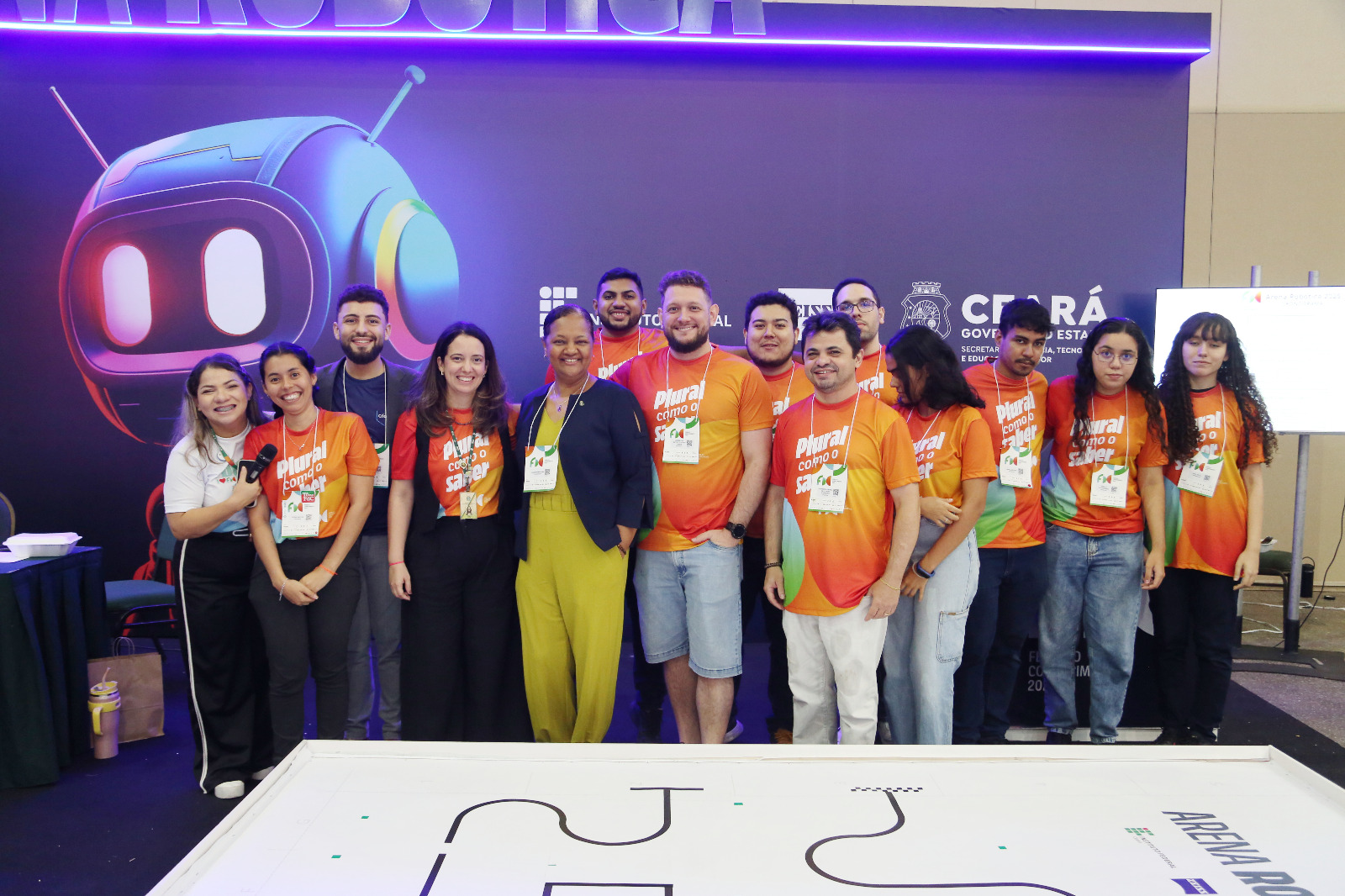 Estudantes são premiados no VII Torneio de Robótica durante a Feira do Conhecimento 2025