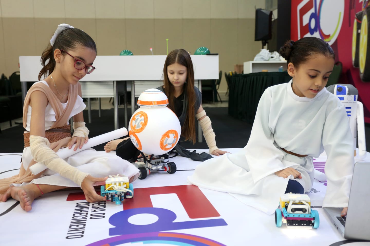 Torneio de Robótica reúne estudantes em desafios de tecnologia na FdCX